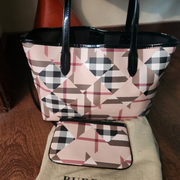 Burberry Tote/Shoulder Bag with removable pouch & Dust Bag All Authentic - Picture 5 of 12